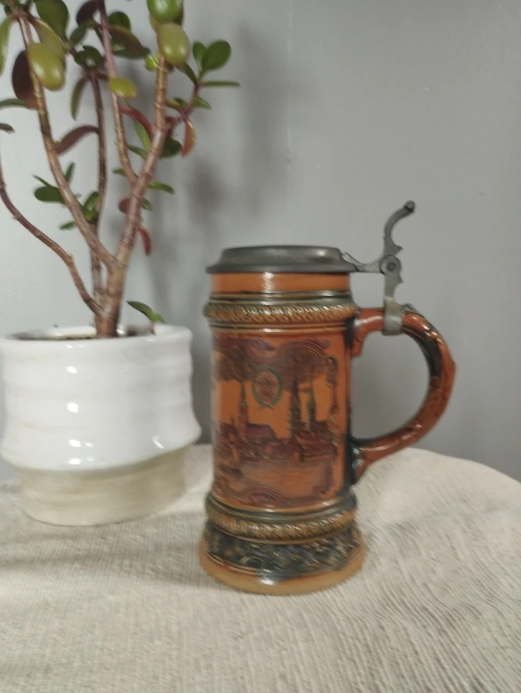 Chope Céramique, Couvercle étain, Décor Moyen âge, Estampillé Gerz, Germany Verres 6 Chope Céramique, Couvercle étain, Décor Moyen âge, Estampillé Gerz, Germany Verres – Image 6