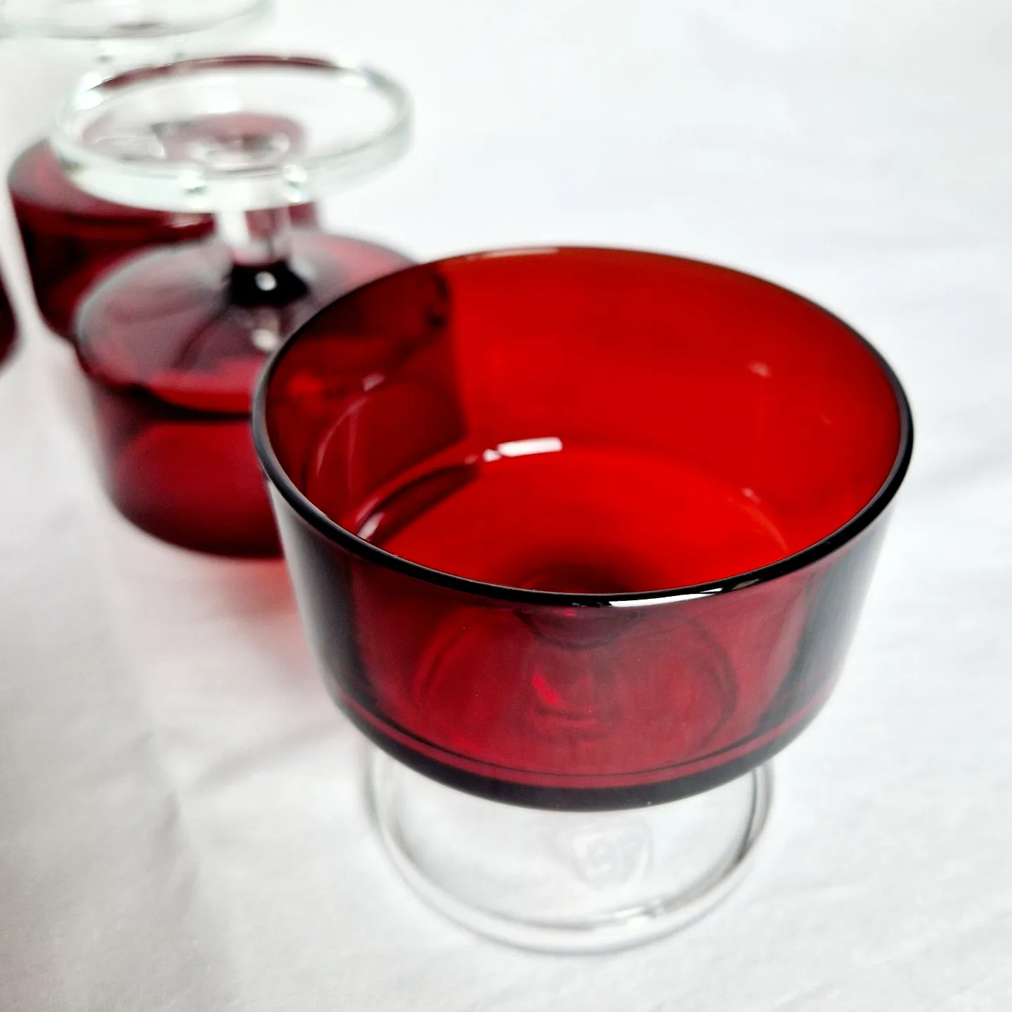 Coupe De Champagne, Couleur Rouge Rubis BP Verres 2 Coupe De Champagne, Couleur Rouge Rubis BP Verres – Image 2