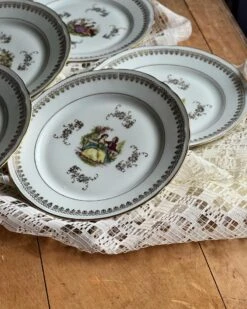 Assiettes à Dessert Watteau En Porcelaine De Berry CNP Compagnie Nationale De Porcelaine Assiettes -Cuisine Fournitures Soldes Boutique 1000x1000 17fe3503 79aa 4b72 abe0 23a299ea4d78 neli4 1391230738