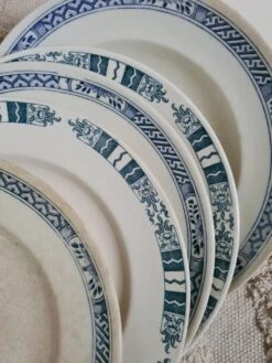 Ensemble De 8 Assiettes Longchamp Et Dépôt E Bourgeois Assiettes