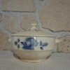 Soupière Vintage En Faïence De Digoin Sarreguemines Décor Roses Bleues 13 Plats, Saladiers Et Coupelles