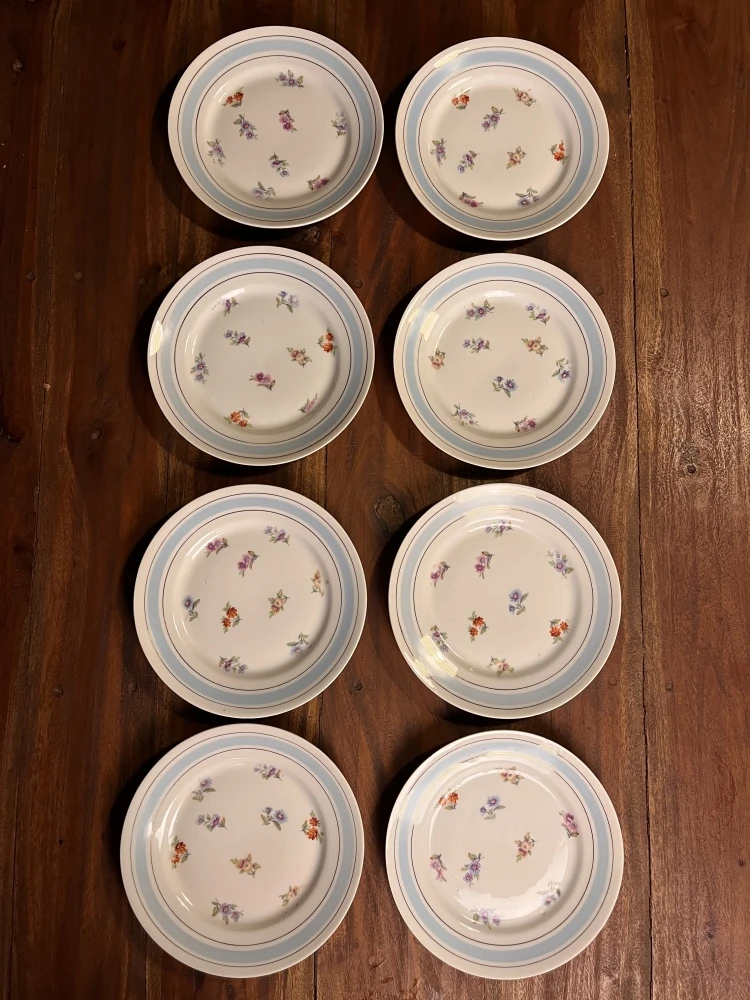 8 Assiettes à Gâteau Ou Apéritif Dînatoire En Porcelaine Ancienne Assiettes 2 8 Assiettes à Gâteau Ou Apéritif Dînatoire En Porcelaine Ancienne Assiettes – Image 2