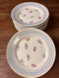8 Assiettes à Gâteau Ou Apéritif Dînatoire En Porcelaine Ancienne Assiettes