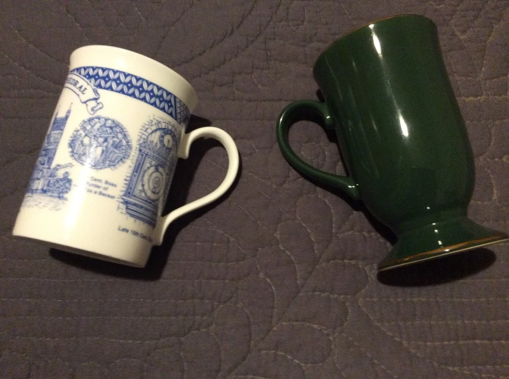 Un Mug Vintage Vert, Logo Harrods, Et Un Mug En Céramique Blanche, Décor Cathédrale D’Exeter Thé, Café Ou Petit Cacao 2 Un Mug Vintage Vert, Logo Harrods, Et Un Mug En Céramique Blanche, Décor Cathédrale D’Exeter Thé, Café Ou Petit Cacao – Image 2