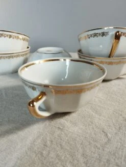 7 Tasses Porcelaine Blanche Et Dorée, Chauvigny, France 1950 Thé, Café Ou Petit Cacao 9 7 Tasses Porcelaine Blanche Et Dorée, Chauvigny, France 1950 Thé, Café Ou Petit Cacao -Cuisine Fournitures Soldes Boutique 1000x1000 img 20230827 154438 io4am 1133363411