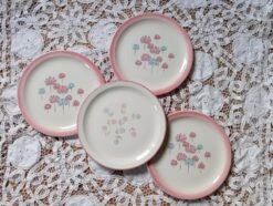 4 Assiettes à Dessert Décor Fleurs Minimalistes Roses, Moulin Des Loups Orchies, Vers 1980 Assiettes