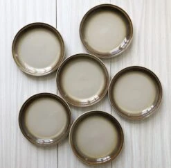 Lot De 6 Assiettes Creuses En Céramique Ancienne Liseré Jaune, Marron Et Gris. Assiettes