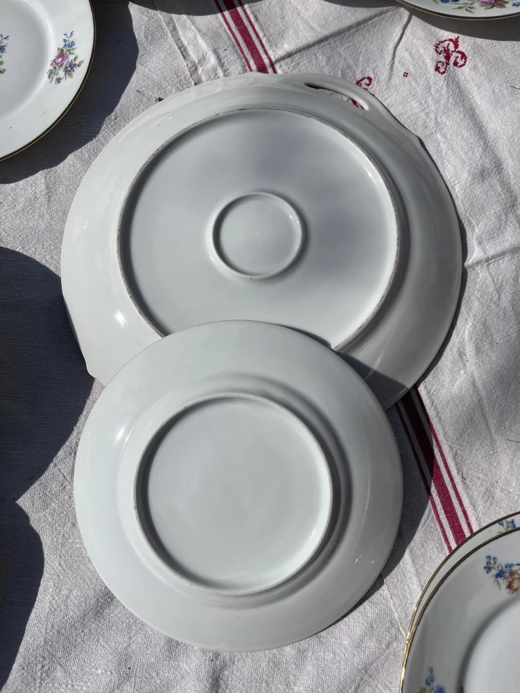 Ravissant Service à Gateau En Porcelaine Ancienne à Motifs Floral Assiettes 4 Ravissant Service à Gateau En Porcelaine Ancienne à Motifs Floral Assiettes – Image 4