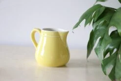 Joli Crémier En Céramique Jaune, Petits Pots à Lait, Vintage, France, 1950 Thé, Café Ou Petit Cacao