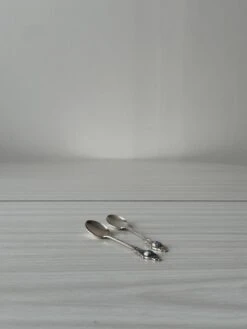 Deux Petites Cuillères Métal Et Porcelaine Couverts -Cuisine Fournitures Soldes Boutique 1000x1000 img 5214 0azhd 718734106