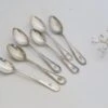 Set De 6 Petites Cuillères Dépareillées En Métal Argenté, Monogrammées, Vintage Couverts