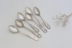 Set De 6 Petites Cuillères Dépareillées En Métal Argenté, Monogrammées, Vintage Couverts