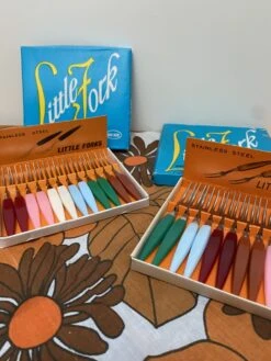 Set De Petites Fourchettes Colorées à Escargots Ou Apéritifs Couverts