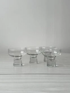 4 Coupes De Champagnes. Verres