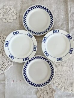 4 Assiettes à Dessert Porcelaine Dépareillée Papillons Et Vichy - Lot D Assiettes