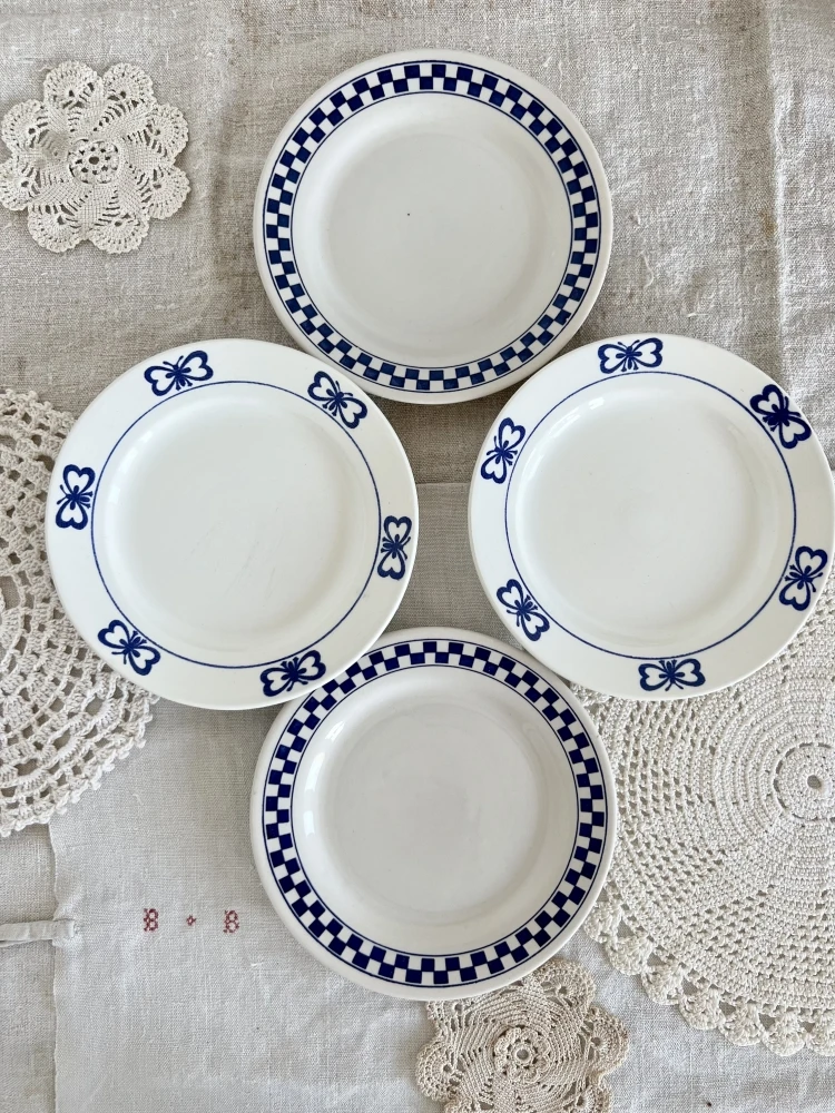 4 Assiettes à Dessert Porcelaine Dépareillée Papillons Et Vichy - Lot D Assiettes 1 4 Assiettes à Dessert Porcelaine Dépareillée Papillons Et Vichy - Lot D Assiettes
