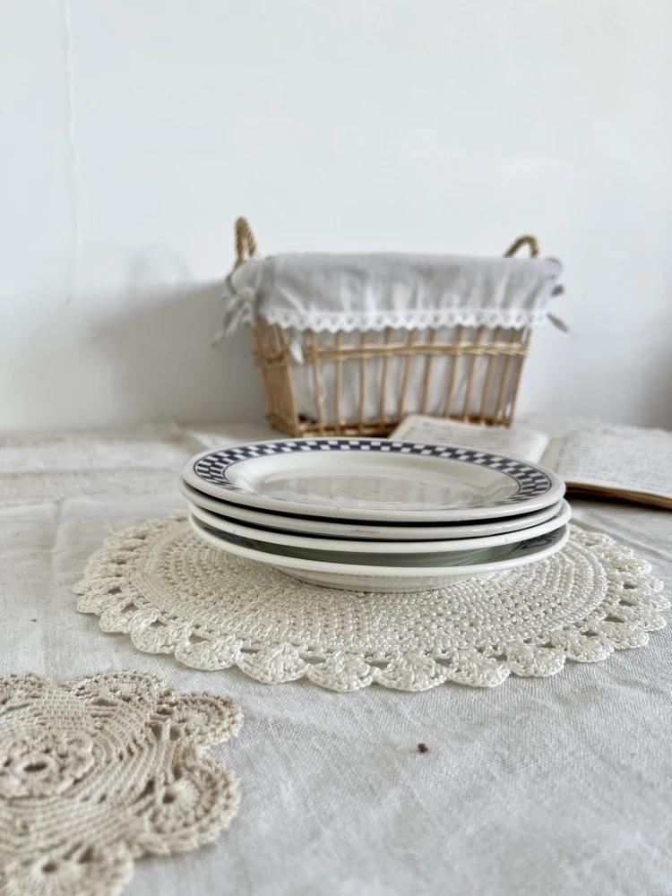 4 Assiettes à Dessert Porcelaine Dépareillée Papillons Et Vichy - Lot D Assiettes 9 4 Assiettes à Dessert Porcelaine Dépareillée Papillons Et Vichy - Lot D Assiettes – Image 9