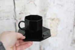 Set De 6 Tasses Et Sous Tasses Noires, Arcoroc, Série OCTIME, 1980, Vintage Français Thé, Café Ou Petit Cacao 5 Set De 6 Tasses Et Sous Tasses Noires, Arcoroc, Série OCTIME, 1980, Vintage Français Thé, Café Ou Petit Cacao -Cuisine Fournitures Soldes Boutique 1000x1000 img 9435 idcvu 553857069